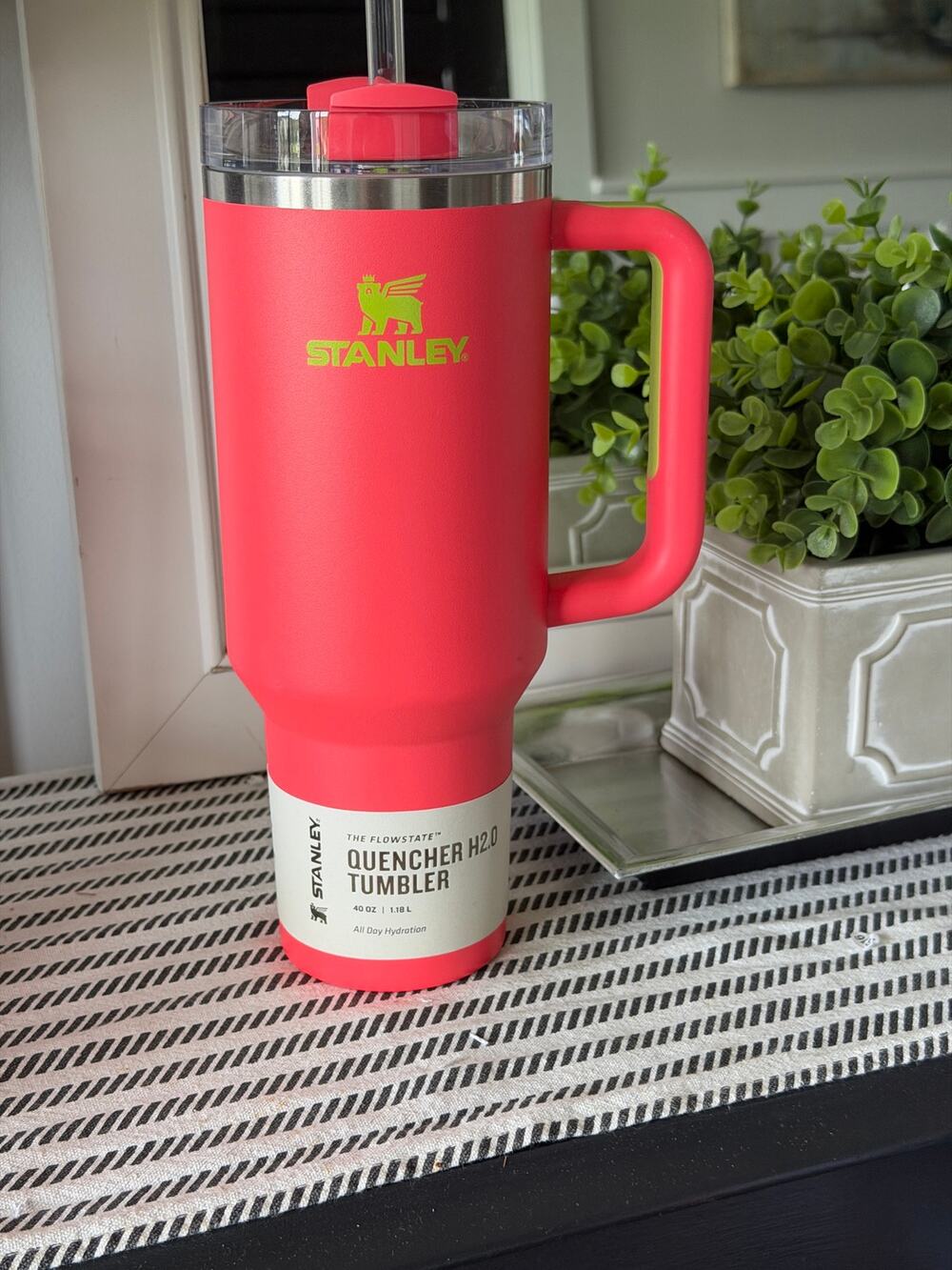 Stanley 40 oz Quencher H2.0 FlowState Tumbler Hibiscus Pink Neon Coral NWT